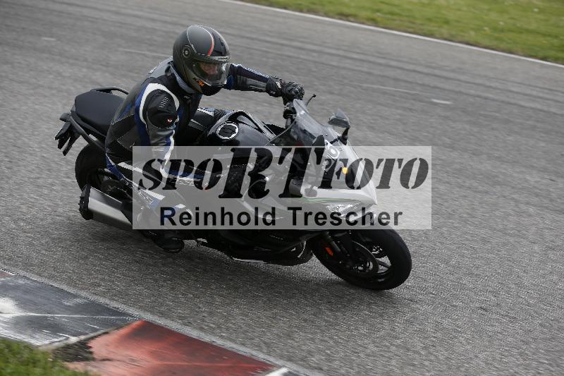 /Archiv-2025/10 23.04.2025 Cornu Master School ADR/rot-rouge/66